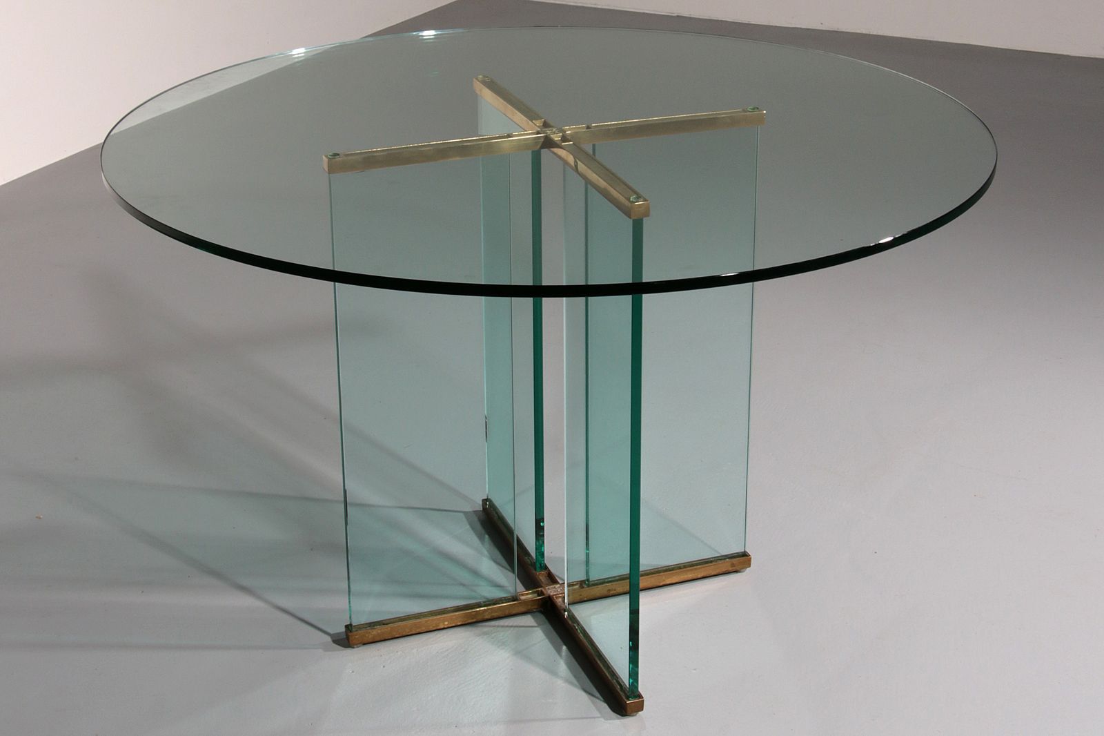 photo furniture "Iconic Peter Ghyczy Round Design Table – Timeless Elegance In Perfect Condition