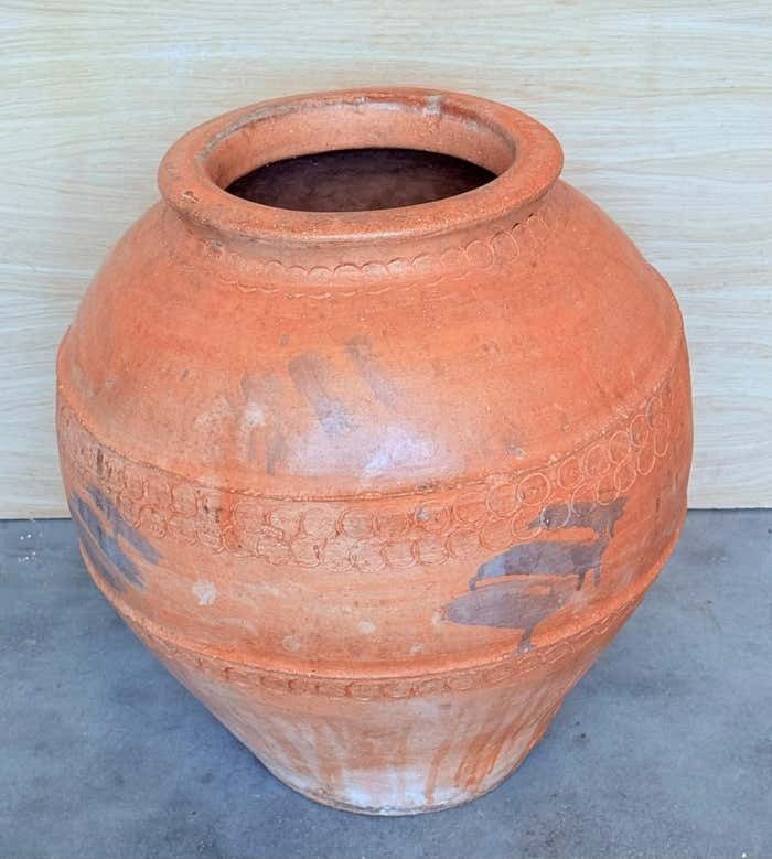 Rare pot à fleurs en terre cuite sculpté à la main, France, XVIIIe siècle photo furniture