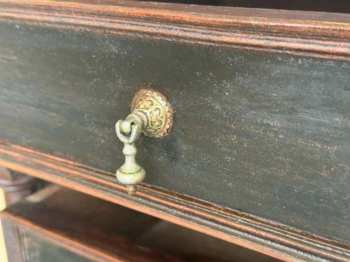 Paire de tables de chevet Biedermeier à quatre tiroirs en marbre ébonisé, XXe siècle photo buy