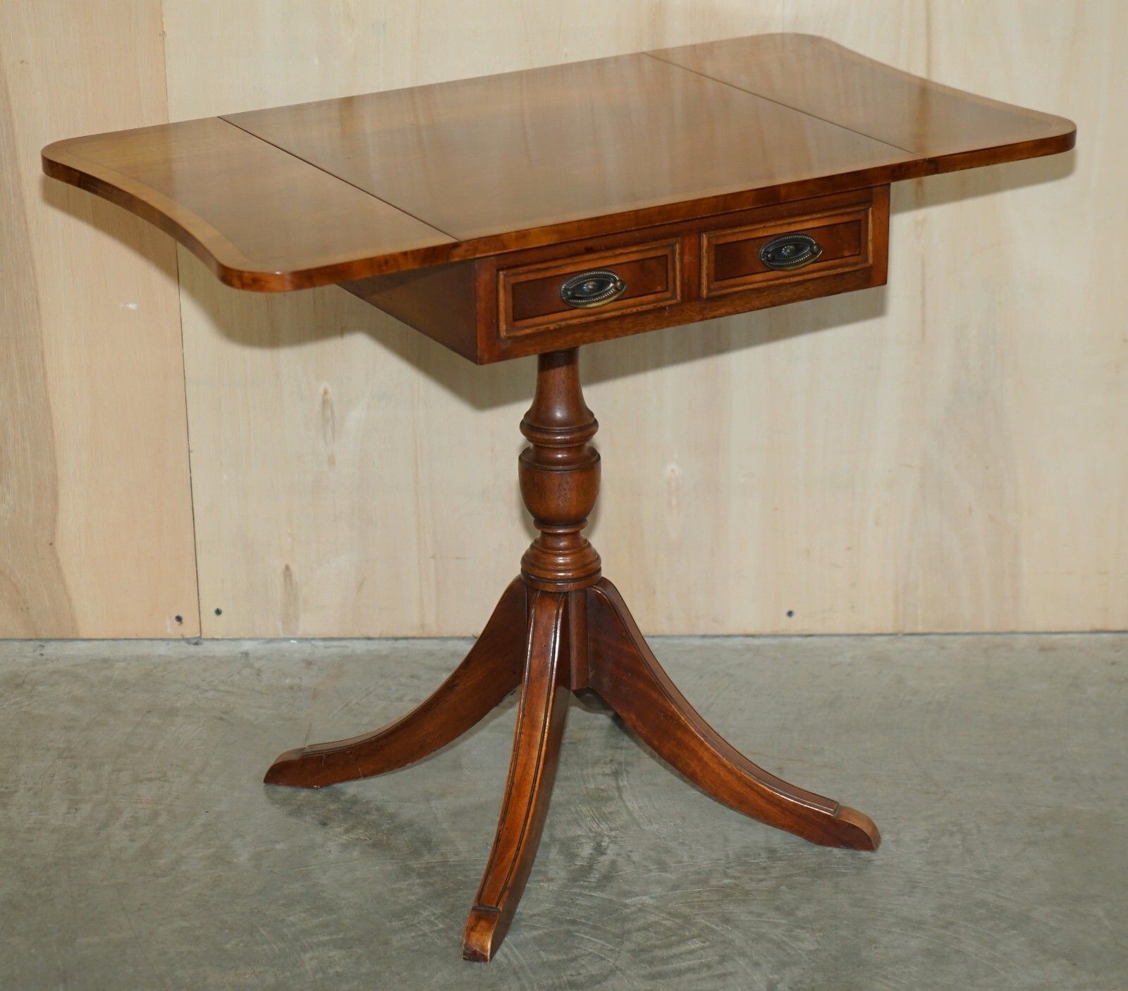 photo for sale Lovely Bevan Funnell Extending Mahogany Side End Lamp Wine Card Table Wood Top