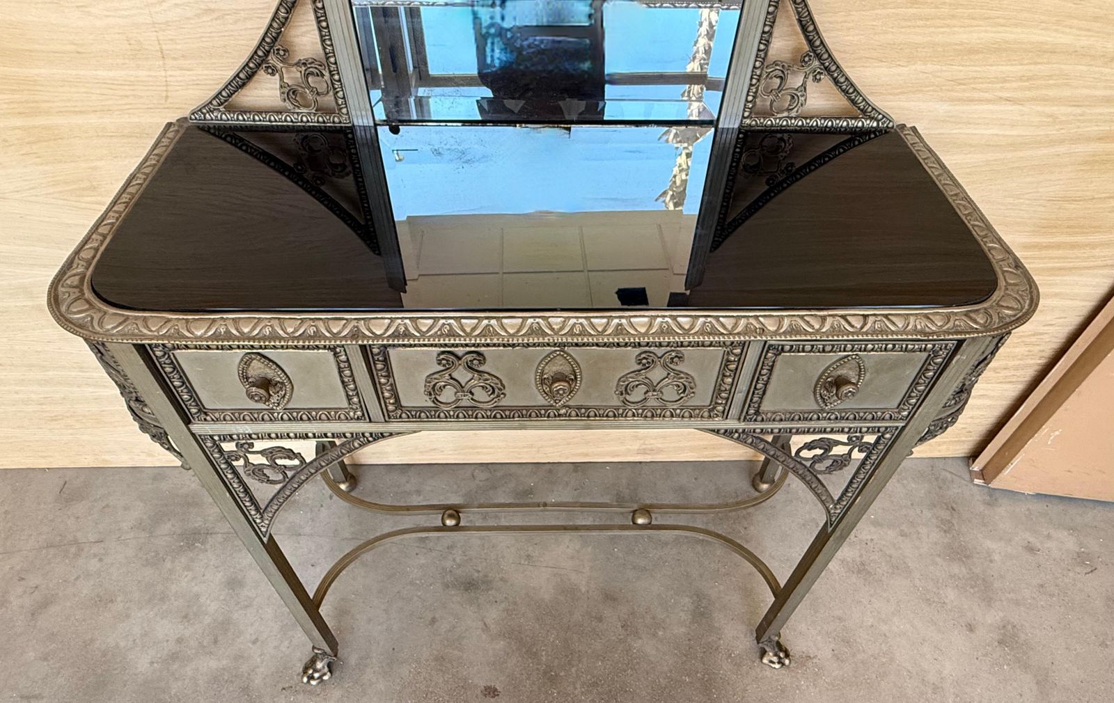 Coiffeuse française en bronze et miroir, XIXe siècle photo vintage