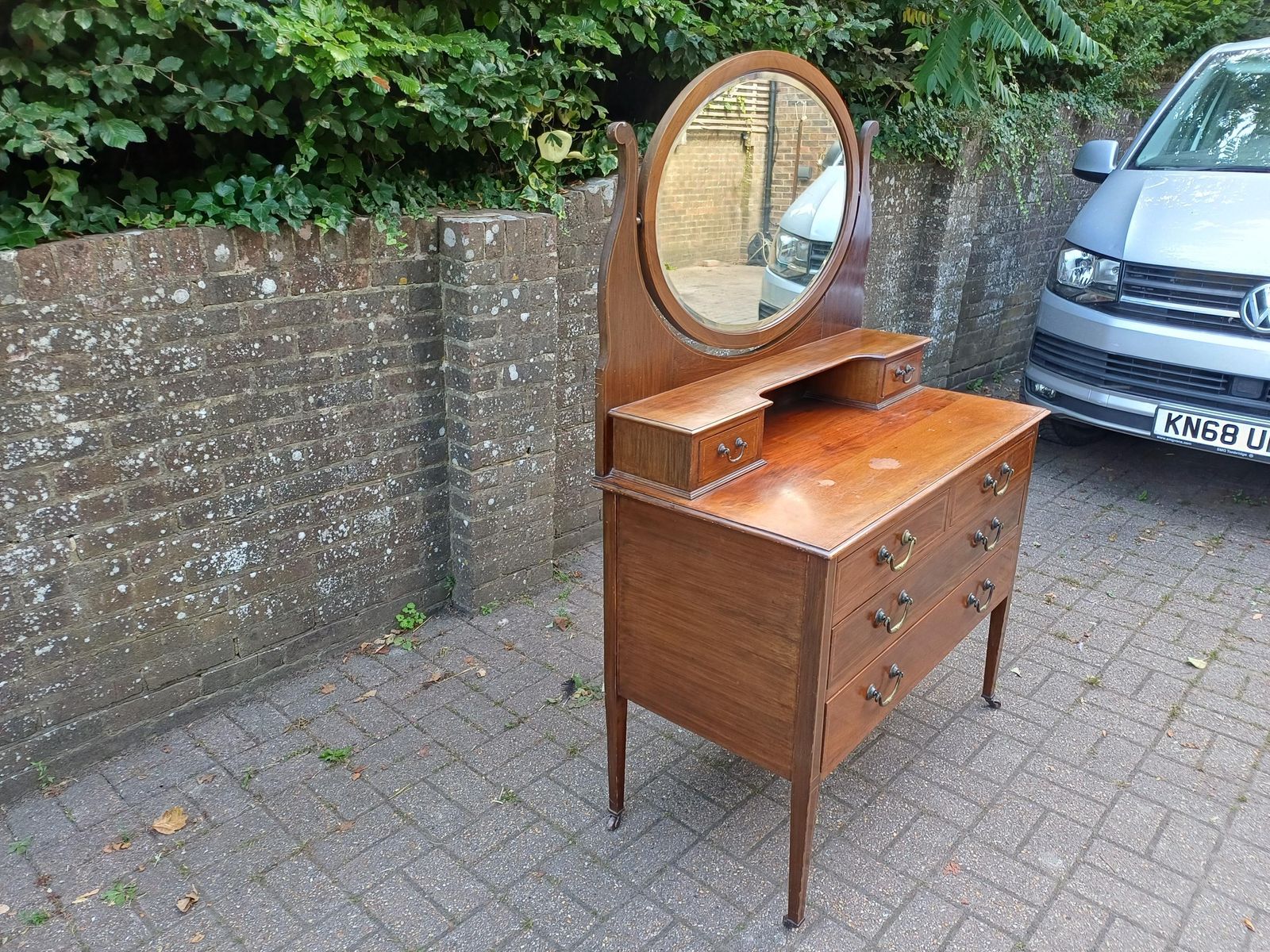 Antique Edwardian Mahogany Dressing Table With Oval Mirror & Brass Handles – Early 20th Century Vanity Chest Of Drawers photo for sale