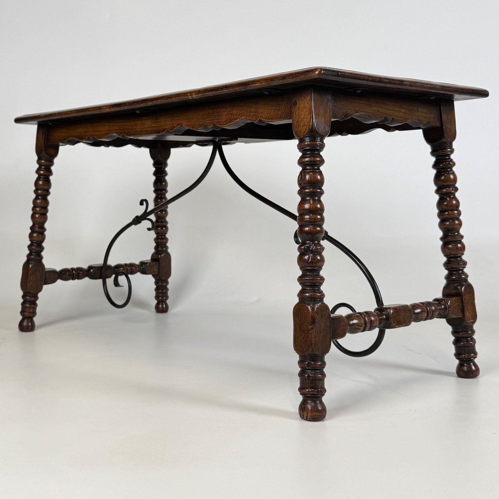 Antique 20th Century Bobbin Turned Coffee Table In Oak photo vinterior