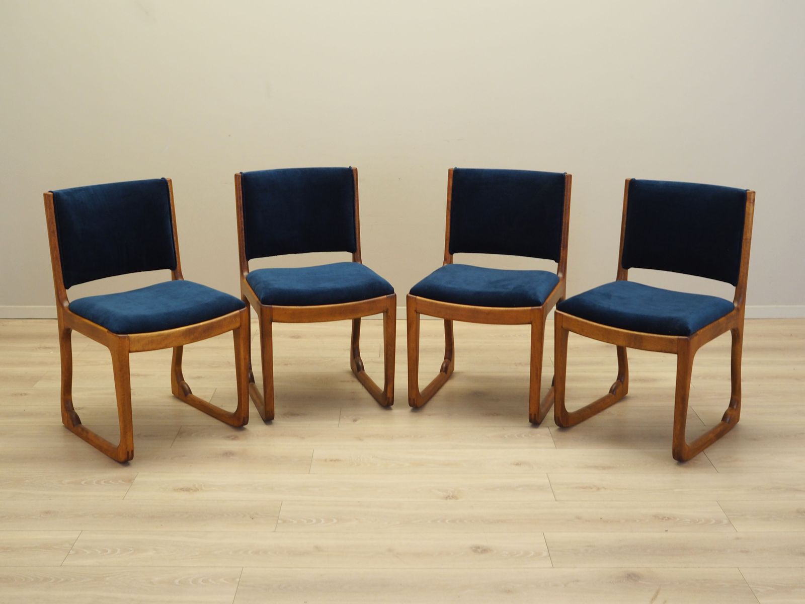 Set Van Vier Beukenhouten Stoelen – Deens Design, Ca. Jaren 1950 – Ontwerper Holger Jacobsen, Fabrikant Fritz Hansen photo furniture
