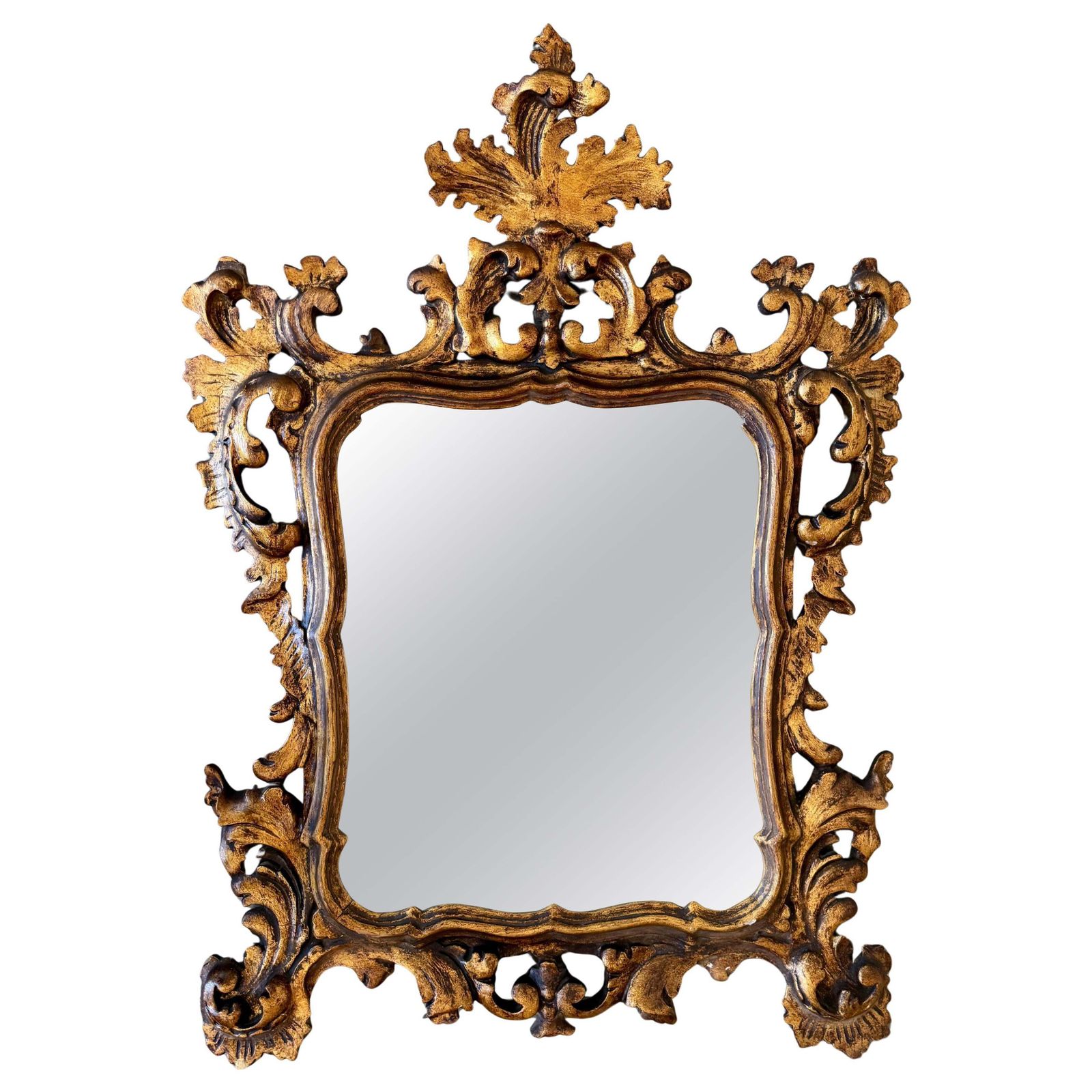 Miroir espagnol de style baroque, en noyer sculpté et ormolu doré, XXe siècle