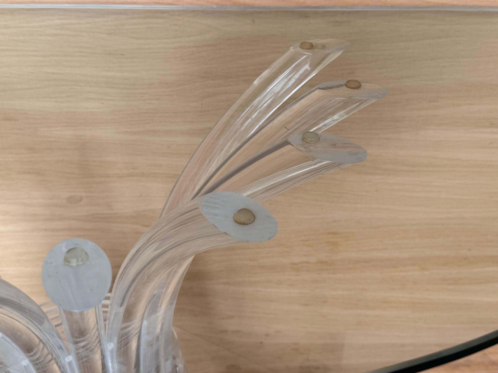 Console demi-lune, pied central en Lucite et plateau en verre transparent photo vinterior