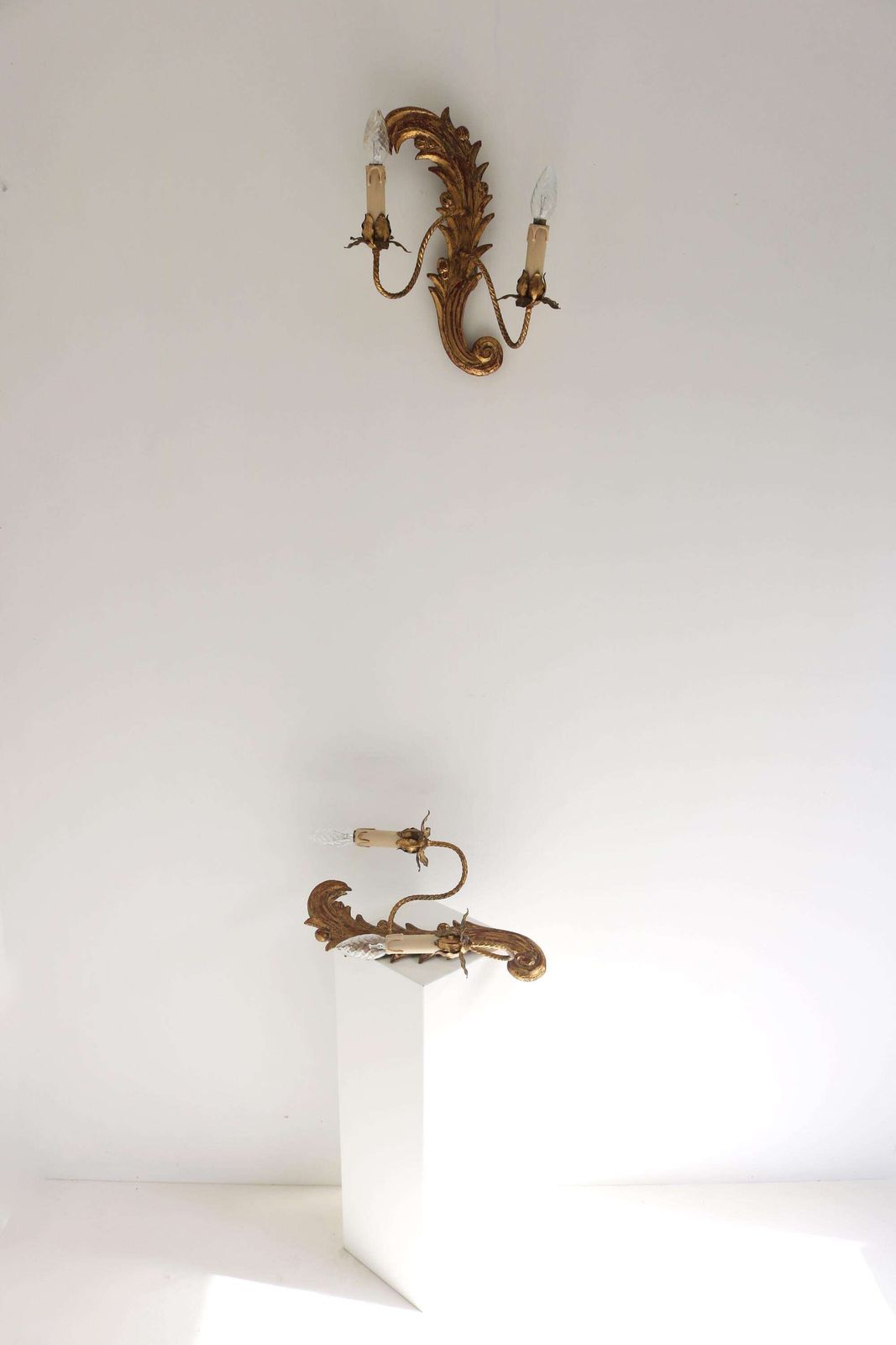 Antique Italian Florentine Giltwood Leaf Wall Sconces, 1940s, Set Of 2 photo vintage