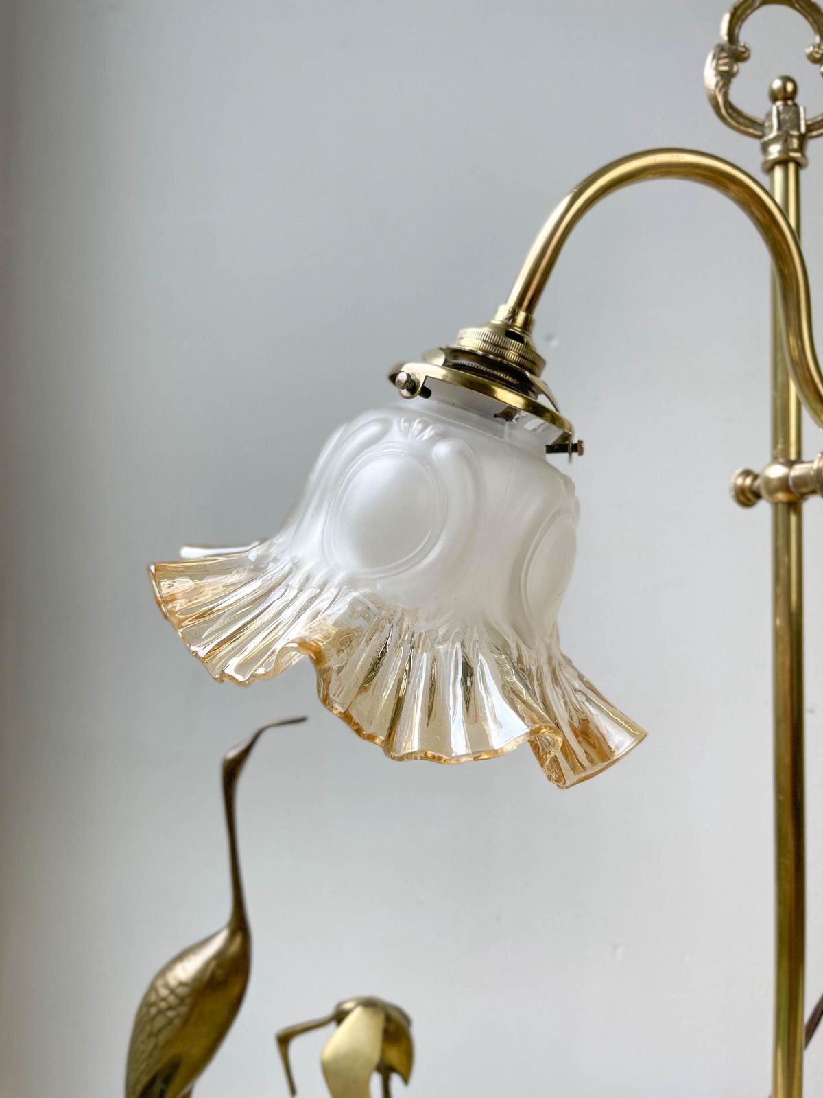 Paar Art Deco Zwanenhals Bureaulampen – Verguld Messing & Glazen Tulp Jaren 20/30 – Vintage Gelede Lampen photo Verlichting
