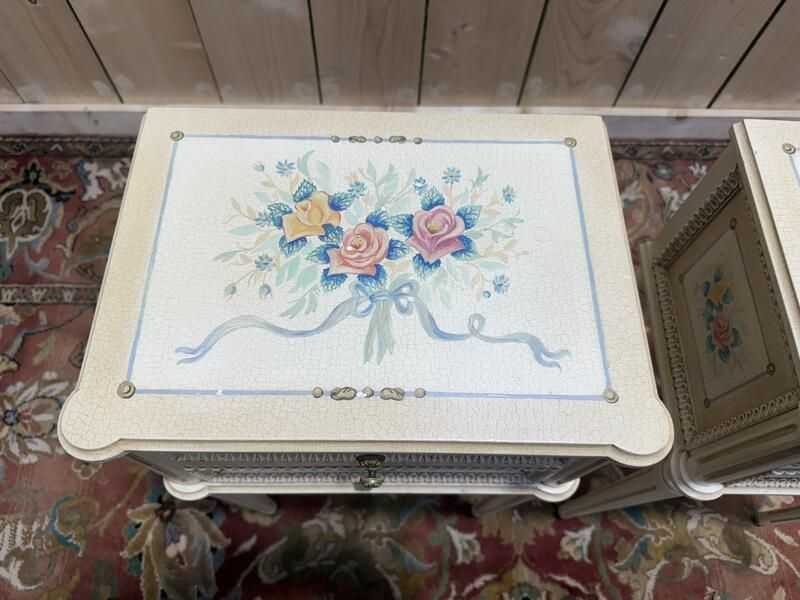 Paire De Tables De Chevets De Style Louis XVI En Bois Peint photo for sale
