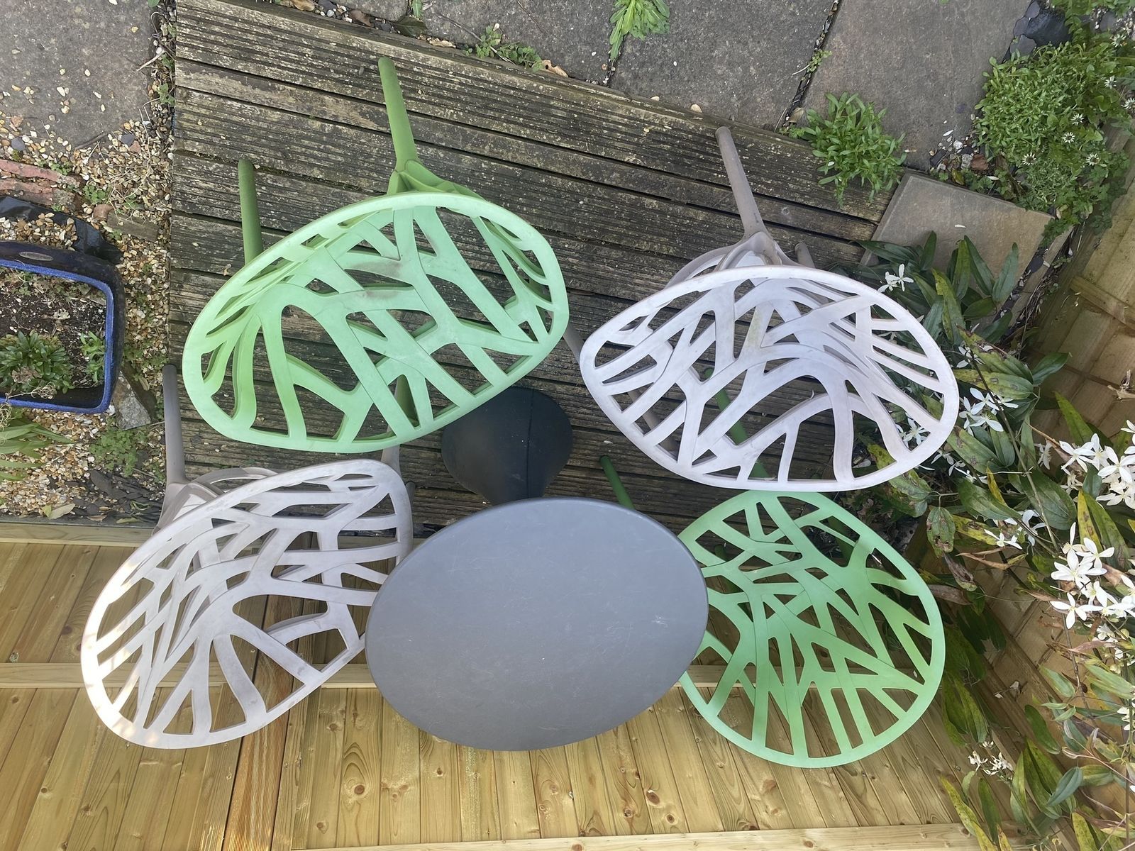 250.0 Vitra Vegetal Design Classic Set Of  4 Outdoor Chairs With Driade Kissi Kissi Table photo