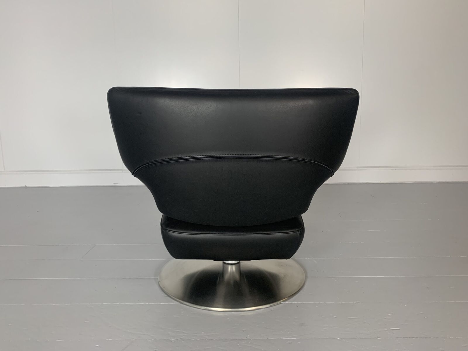 photo furniture Pair Of De Sede Ds255/01 Armchairs – In Black Leather