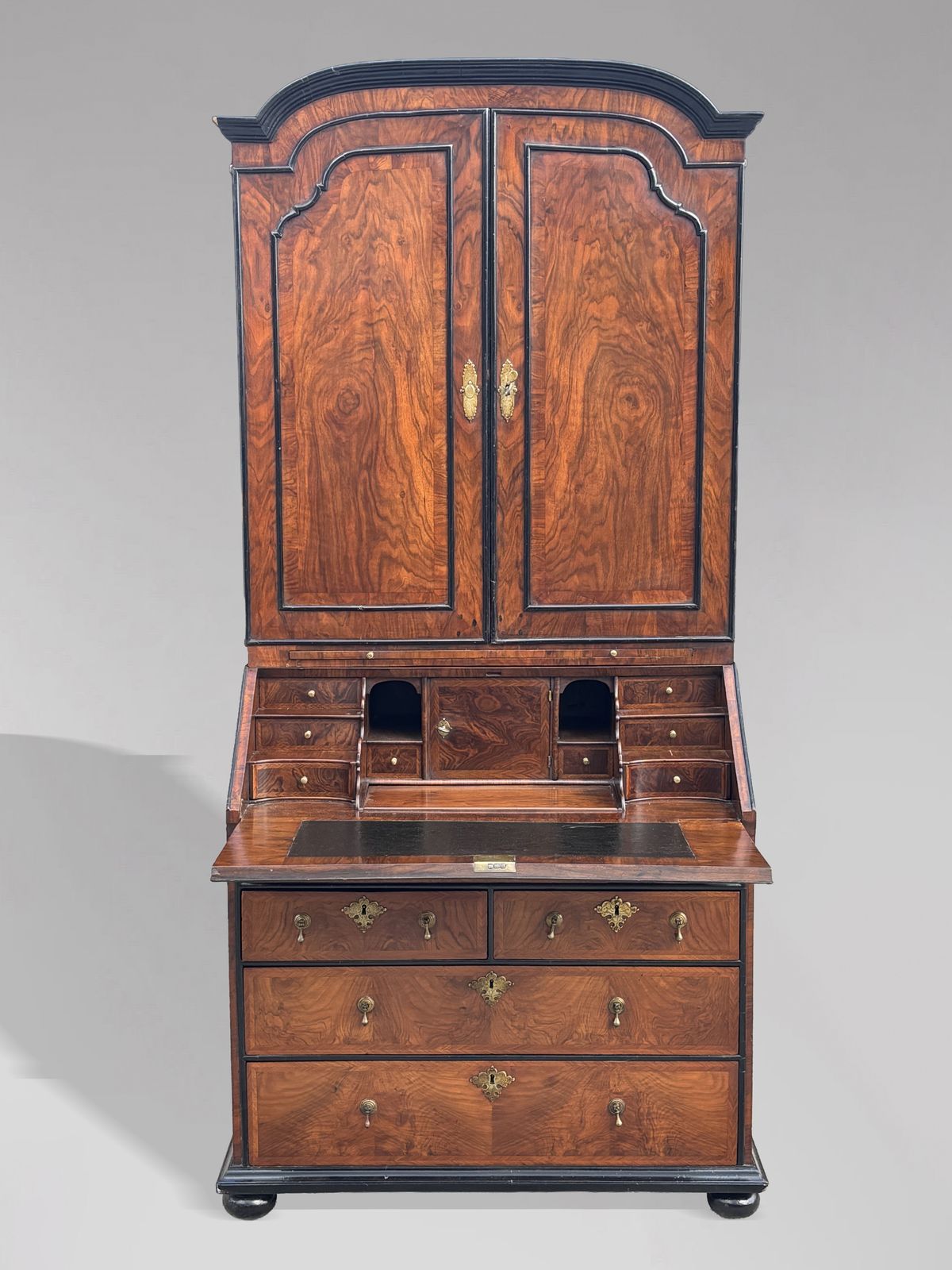 photo vintage Early 18th Century George I Period Walnut Bureau Bookcase