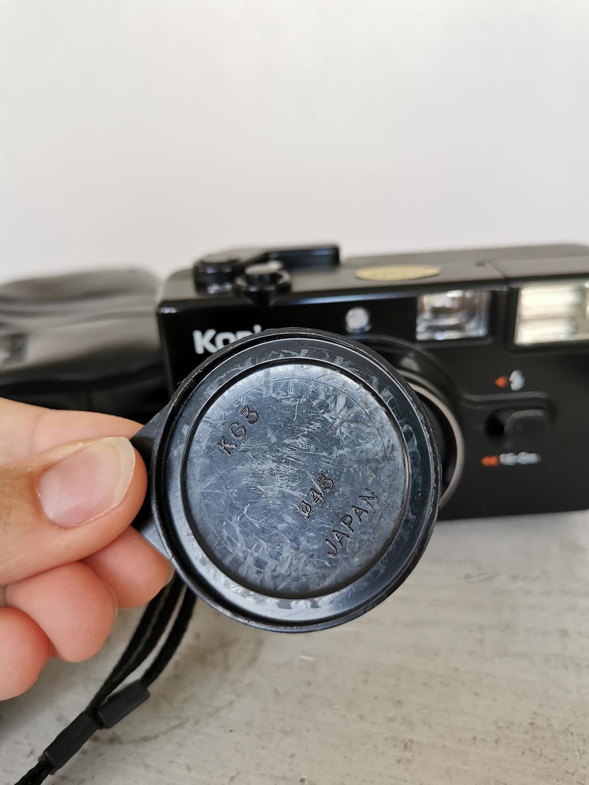 Konica Pop 35mm Film Camera With Hexanon Lens – 1980s Point And Shoot With Case And Cap photo vintage