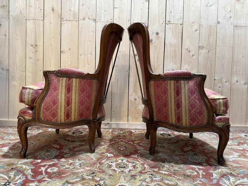 Paire De Fauteuils   Bergères De Style Louis XV En Soierie photo for sale