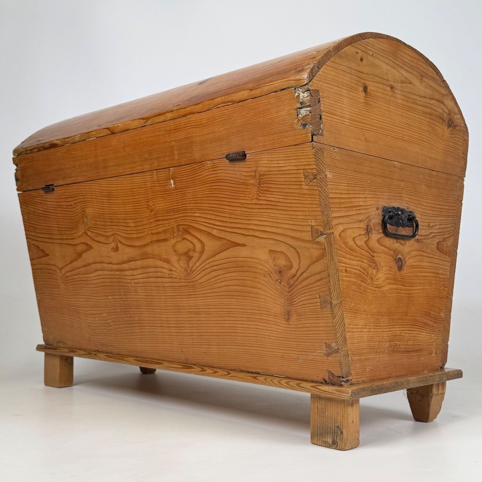 Antique 19th Century Dome Top Chest In Pine photo vinterior