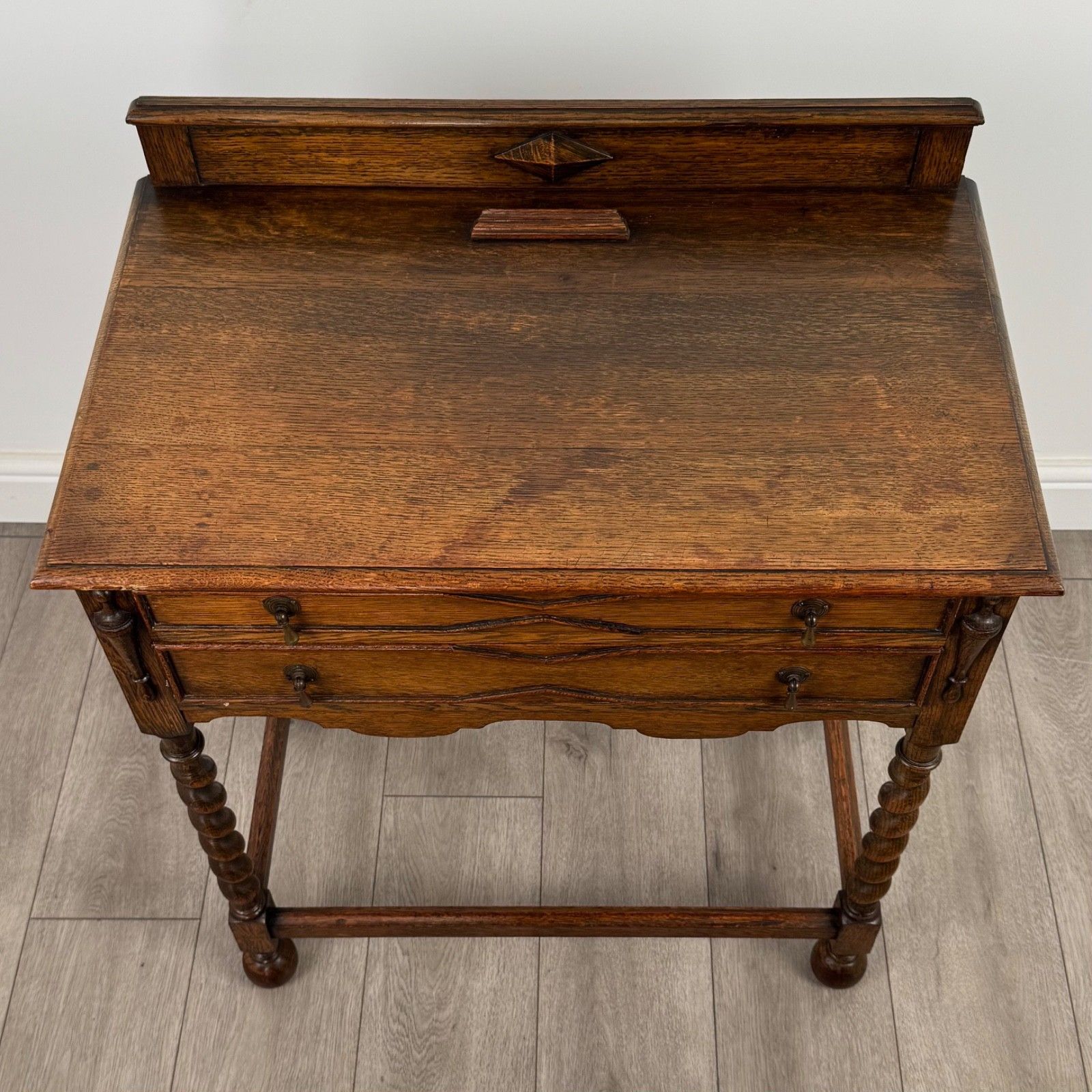 photo furniture Antique 20th Century Fine Quality Jacobean Side Table In Oak