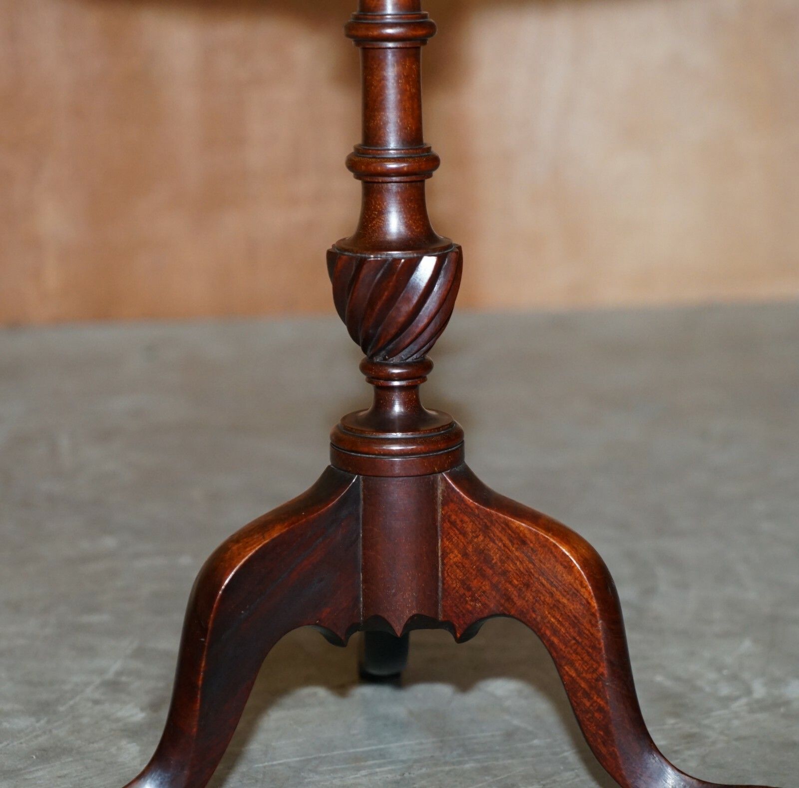 photo furniture Lovely Antique Sheraton Revival Mahogany Tripod Side End Lamp Wine Table