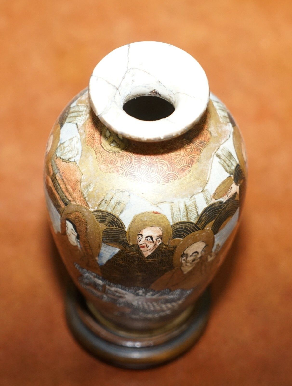 photo furniture Pair Of Antique Chinese Or Japanese Oriental Vases Hand Painted And Signed Urns