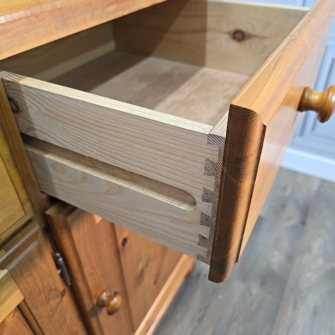 photo vinterior Retro Vintage Solid Pine Wooden Sideboard Cabinet Kitchen Dresser Base Drawers