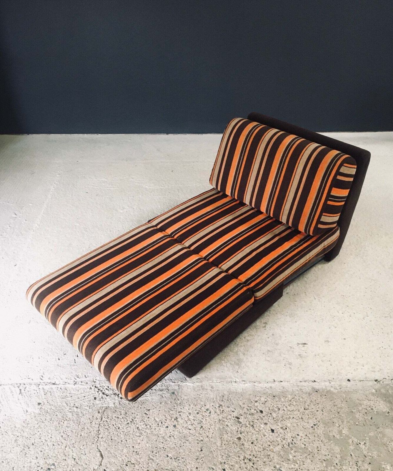 photo buy 1970's Design Fold Out Extendable Lounge Chair