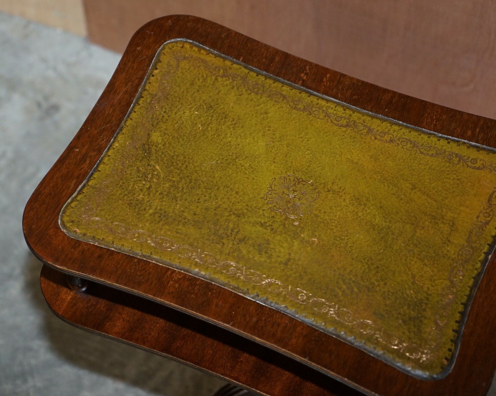 Vintage Green Leather & Mahogany Tripod Magazine Newspaper Side End Lamp Table photo 475.0