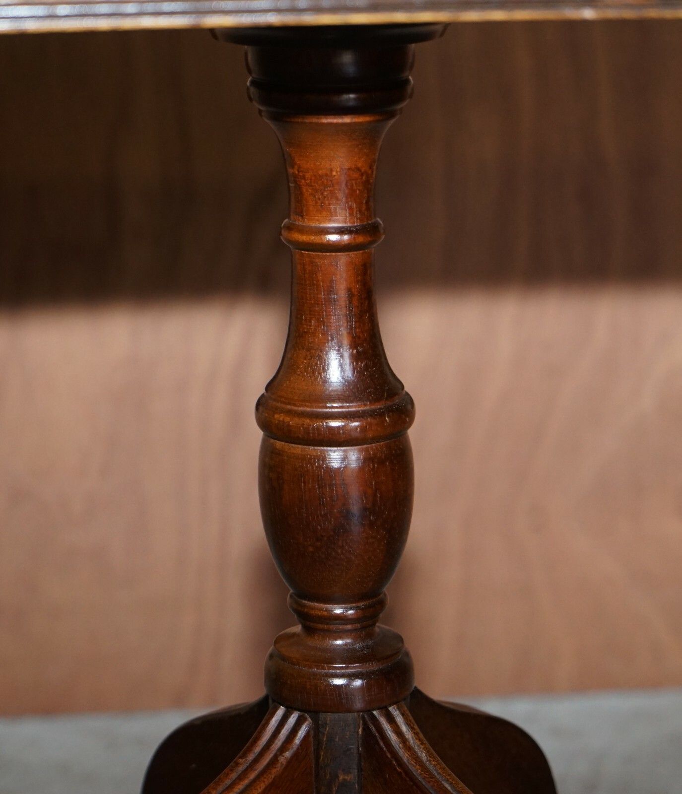 Furniture Vintage Green Leather & Mahogany Tripod Magazine Newspaper Side End Lamp Table photo