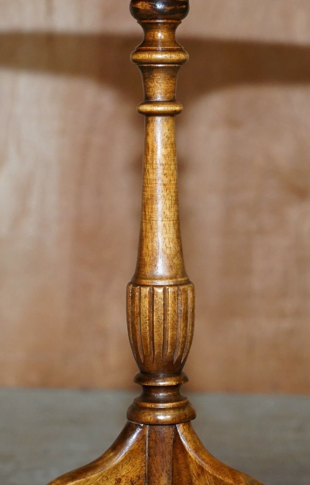 Lovely Vintage Two Tone Mahogany Tripod Lamp End Wine Table Nice Proportions photo 450.0