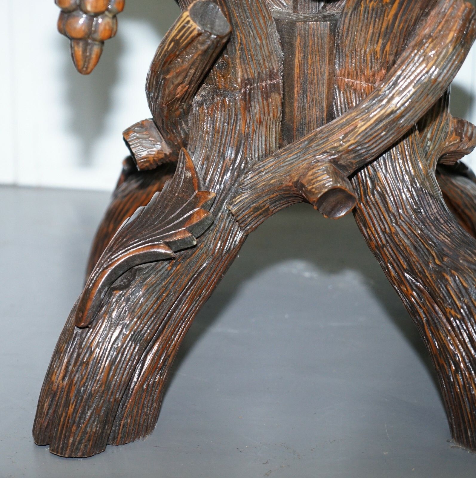 Furniture Black Forest Wood Carved With Leaved & Grapes Side Lamp End Wine Table Glass Top photo