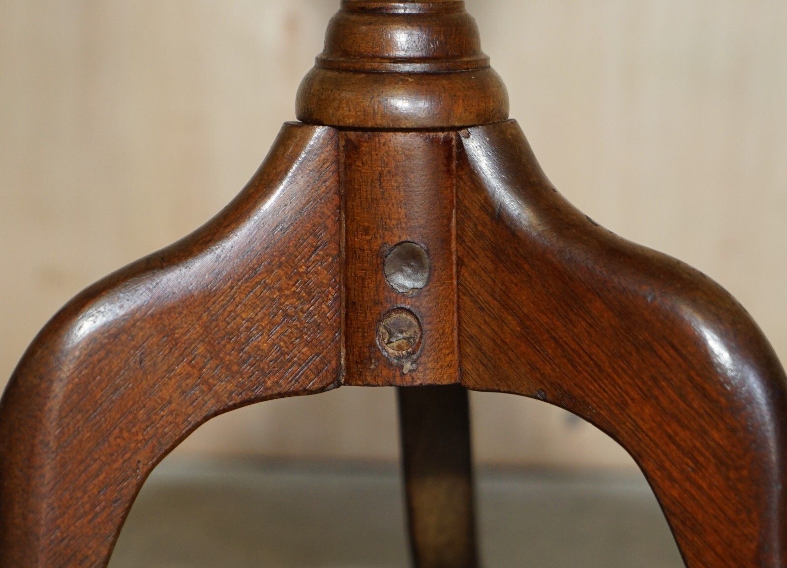 Restored Mahogany Pie Crust Edge Green Leather Tripod Side End Lamp Wine Table photo vintage