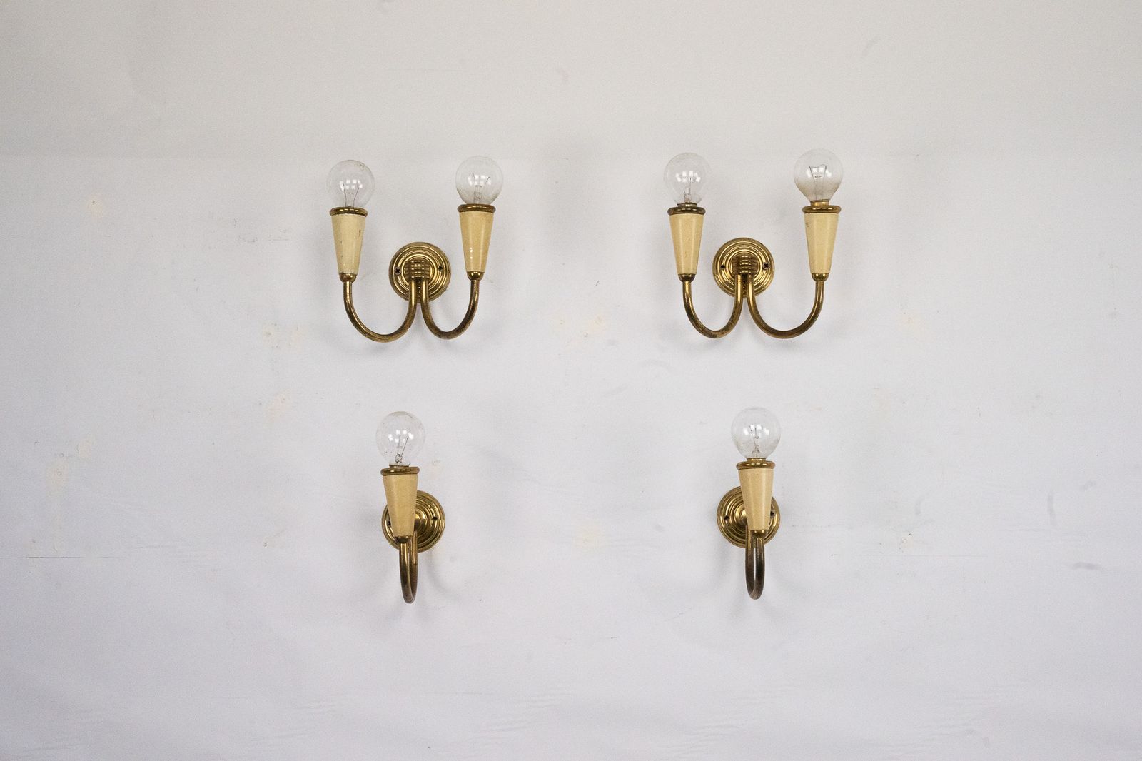 Set Of Four Mid Century Sconces In Lacquer And Brass. Italy 1950s photo Lighting