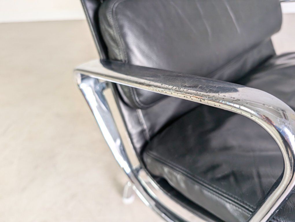 photo furniture Original Ea 216 Armchair Herman Miller Charles Ray Eames Soft Pad