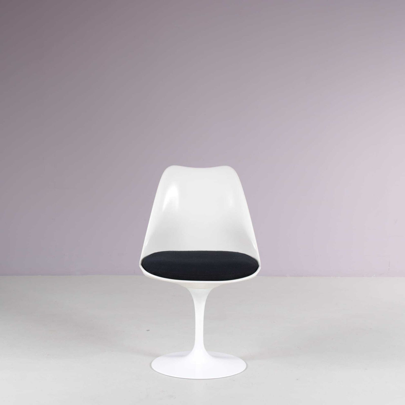 “Tulip” Chairs By Eero Saarinen For Knoll International, 1970s photo vinterior