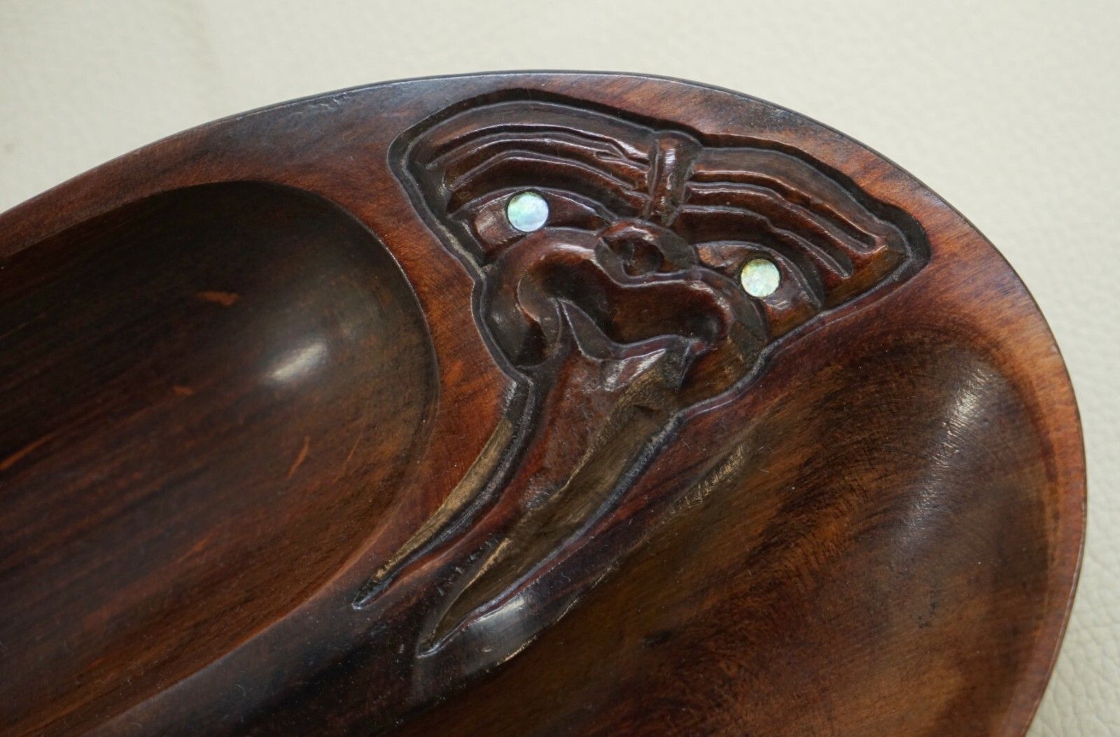 Hand Carved In New Zealand Wood Carved Ltd Mother Of Pearl Eyes Trinket Bowl photo vinterior