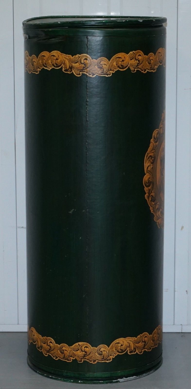 Large Irish Green Pedestal Drum Stand With Picture Of A Victorian Lady On photo 150.0