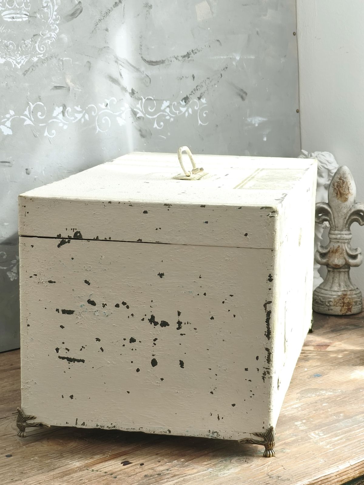photo vinterior Antique Creamy Wooden Trunk Chest, Distressed Furniture