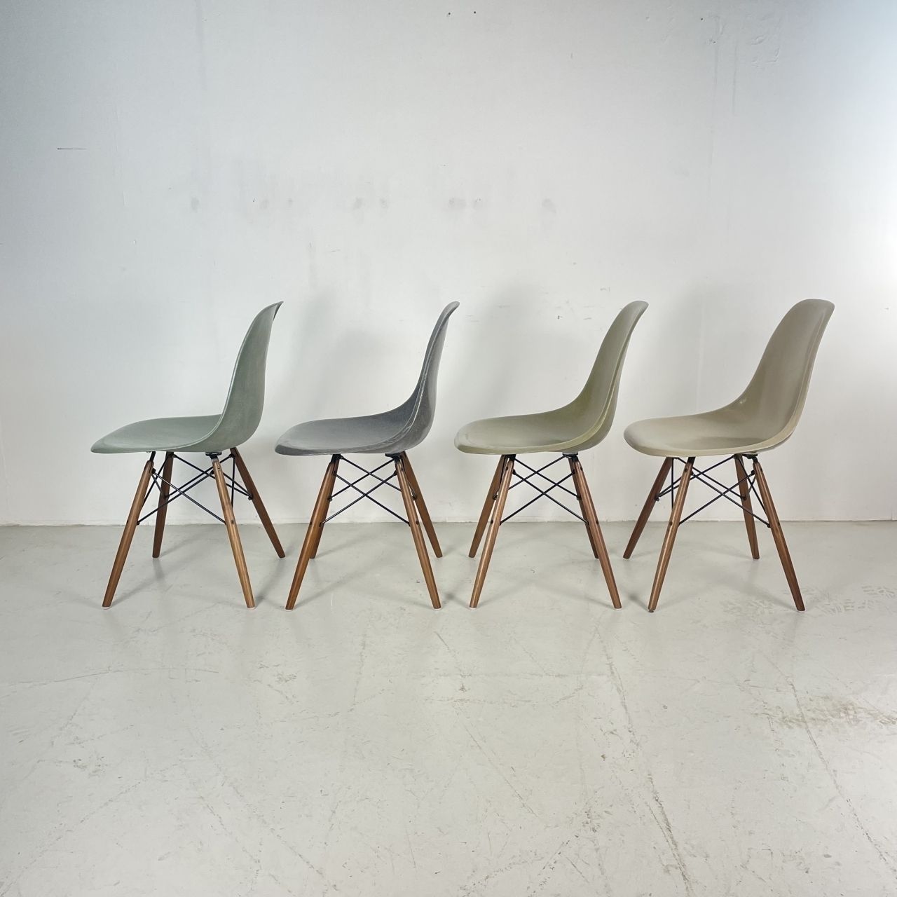Eames Herman Miller Dsw Side Chairs In Seafoam / Elephant Grey / Umber / Light Griege photo vintage