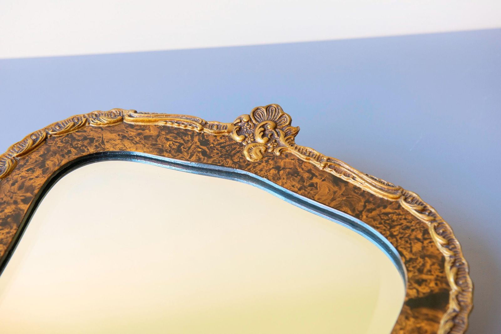 photo for sale Antieke wandspiegel, faux schildpad spiegel, Art Nouveau schoorsteenspiegel, sierwandstuk, decoratieve schoorsteenspiegel