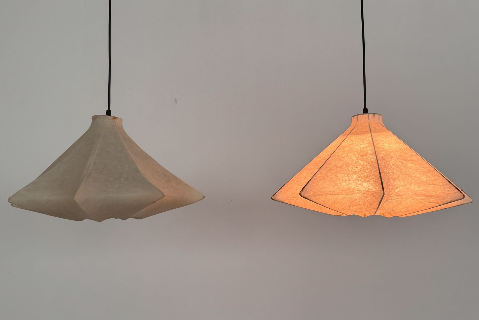 photo vinterior Pair Of Italian Cocoon Pendant Lights Original From The 1960s