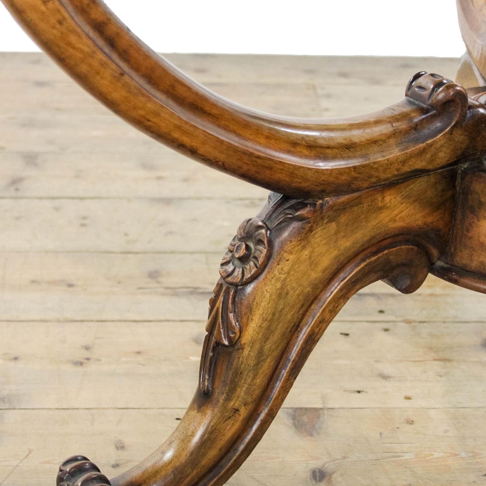 Antique Victorian Walnut Serpentine Centre Table | Antique Furniture | Edwardian Antiques | Centre Table | Tables photo vintage