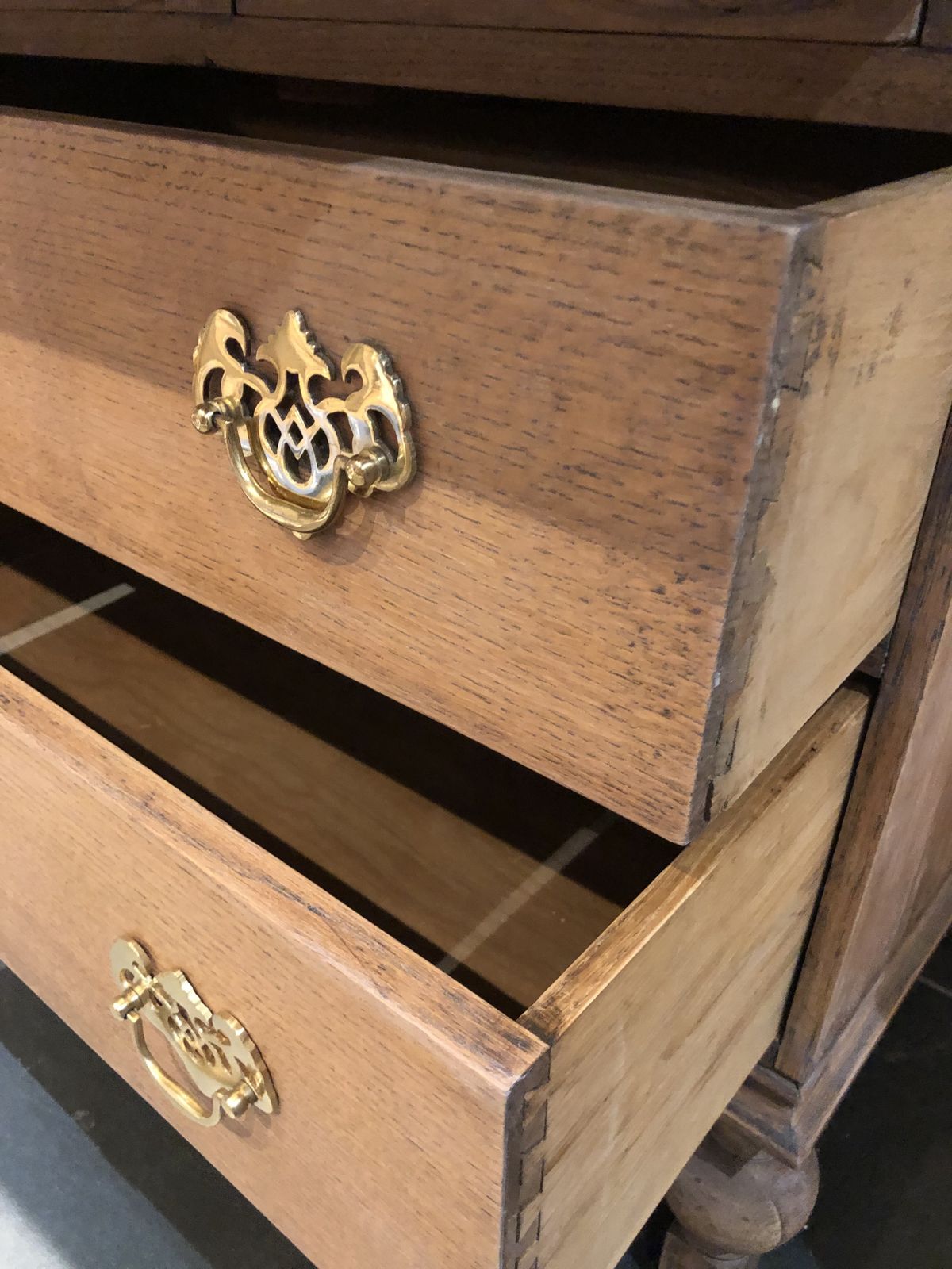 photo vintage Oak Bureau End Of Season Clearance Sale!!!!