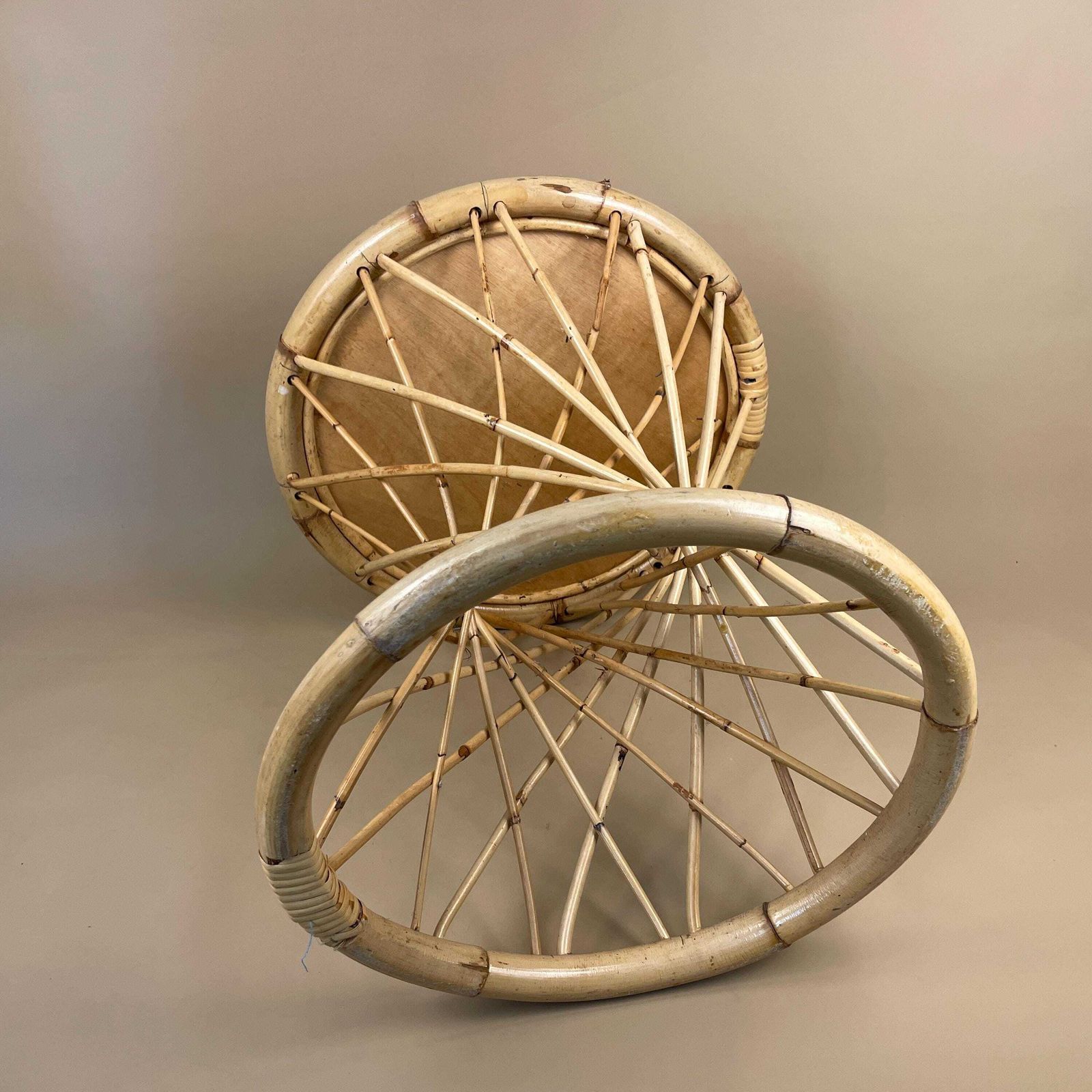 photo furniture Vintage Bamboo Coffee Table Round Twisted Base Circle Woven Rattan Top Retro Rustic Living Room Lounge 20th Century Decorative Bohemian
