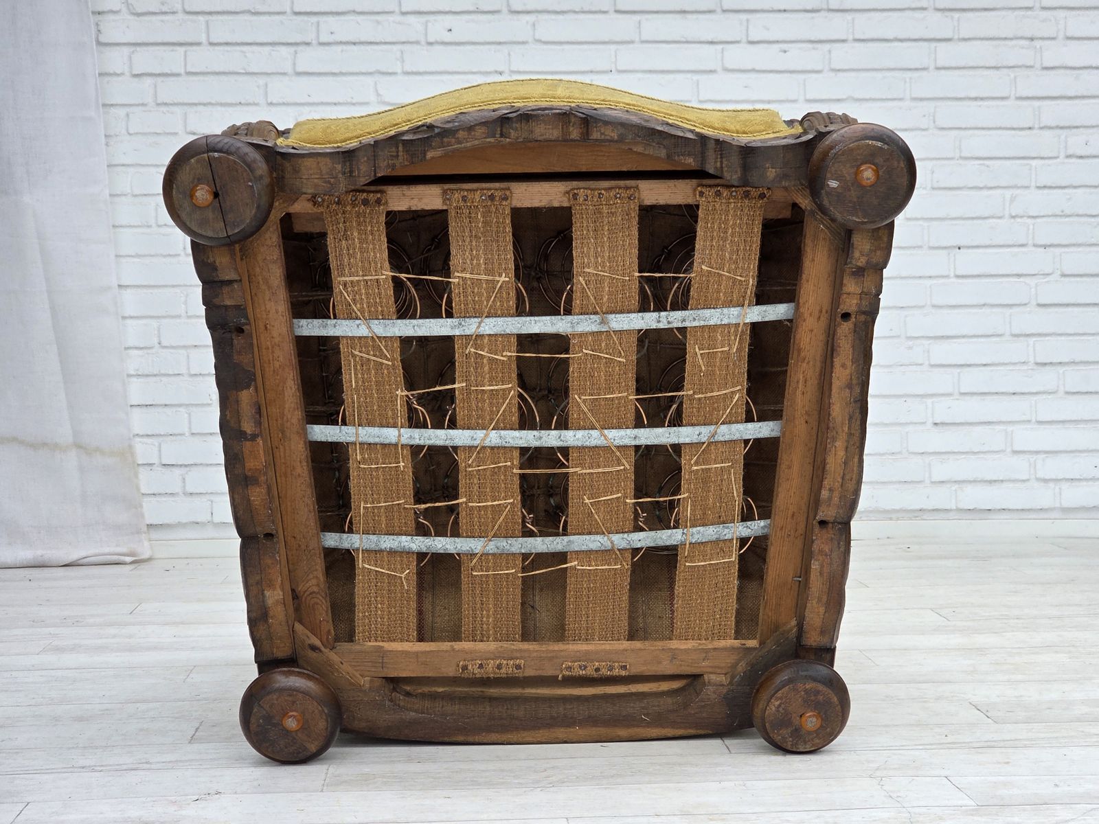 photo vinterior 1960s, Danish Armchair, Furniture Wool, Solid Oak Wood.