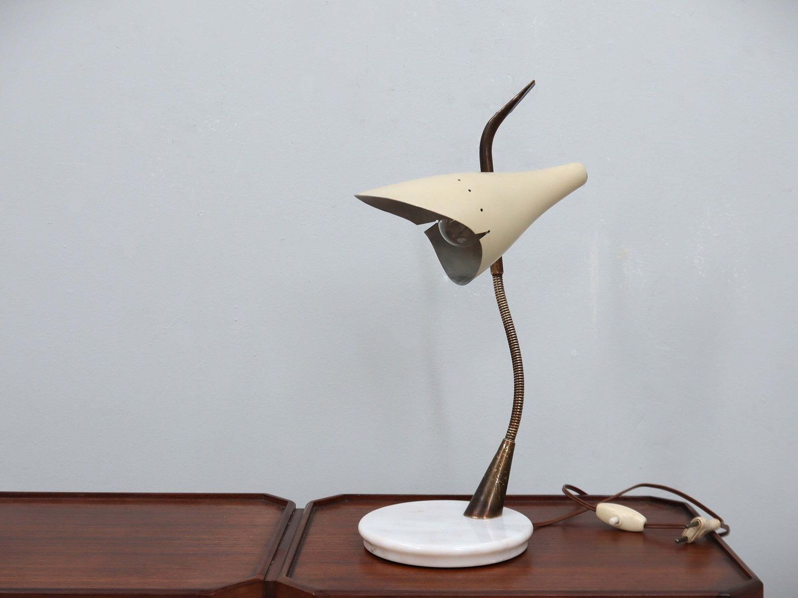 Oscar Torlasco For Lumen Rare 1950s Italian Table Lamp In Brass And Marble photo for sale