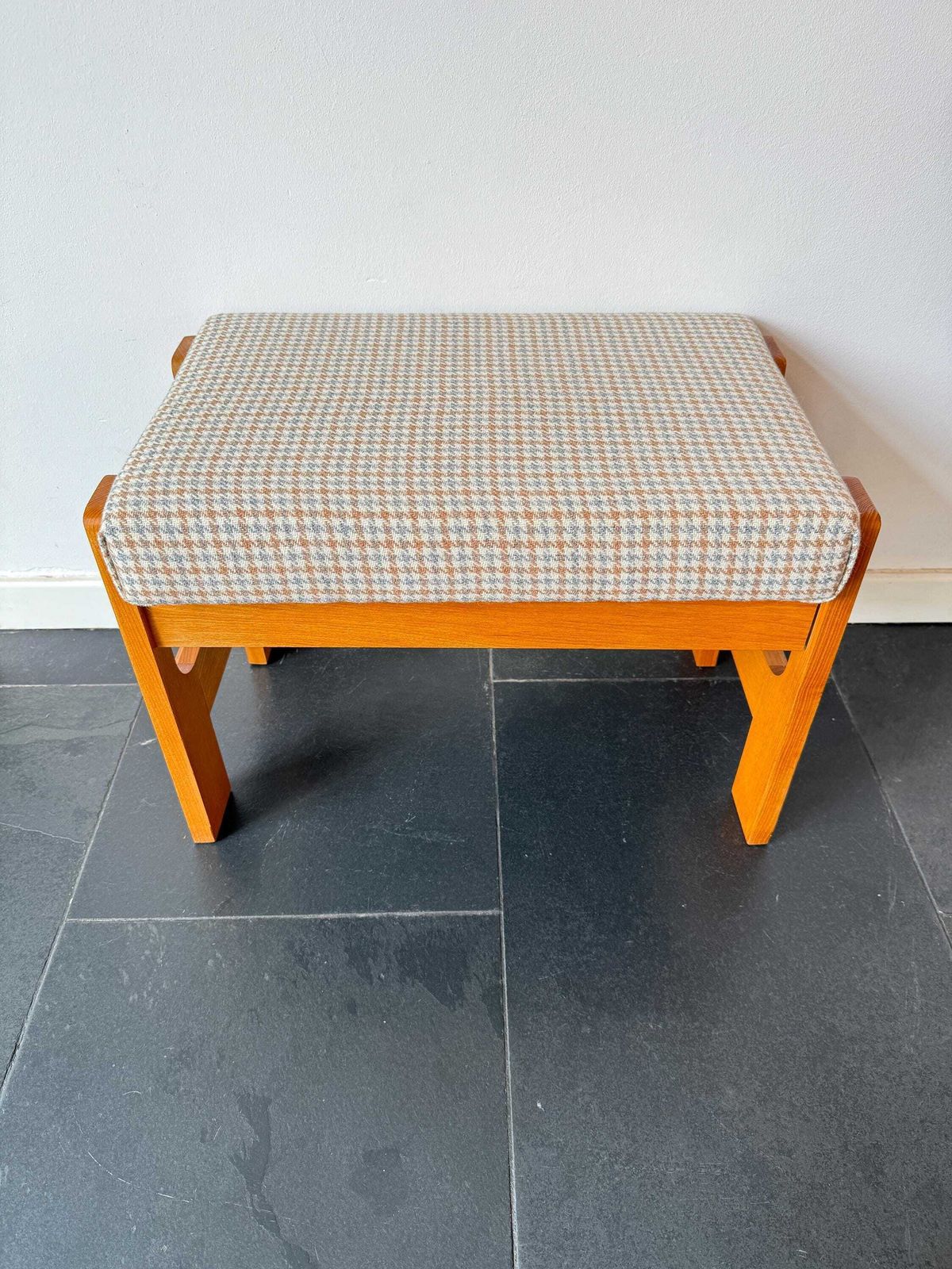 Vintage Mid Century Voetenbank | Hout, Wol | Uitstekende Staat | Jaren 1970 | Ottoman | Scandinavisch photo 203.0