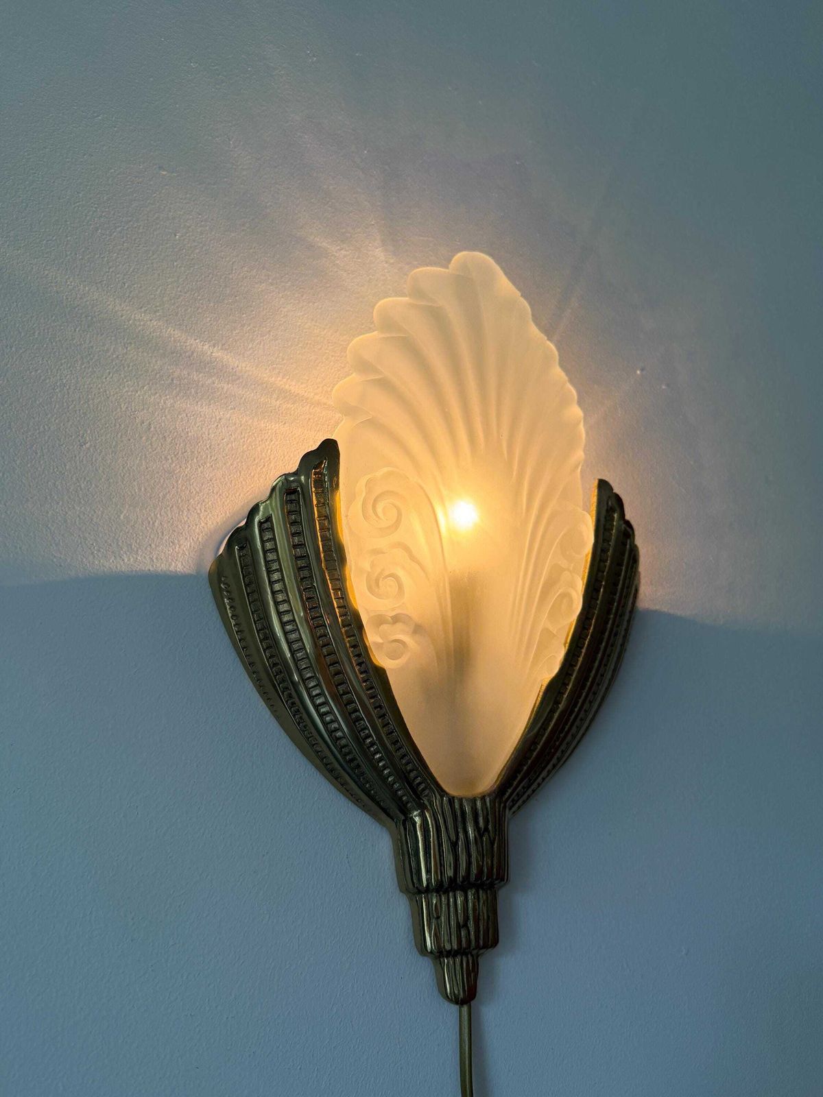 Art Deco Wandlamp Toegeschreven Aan Marcel Hudry & Val Saint Lambert photo for sale