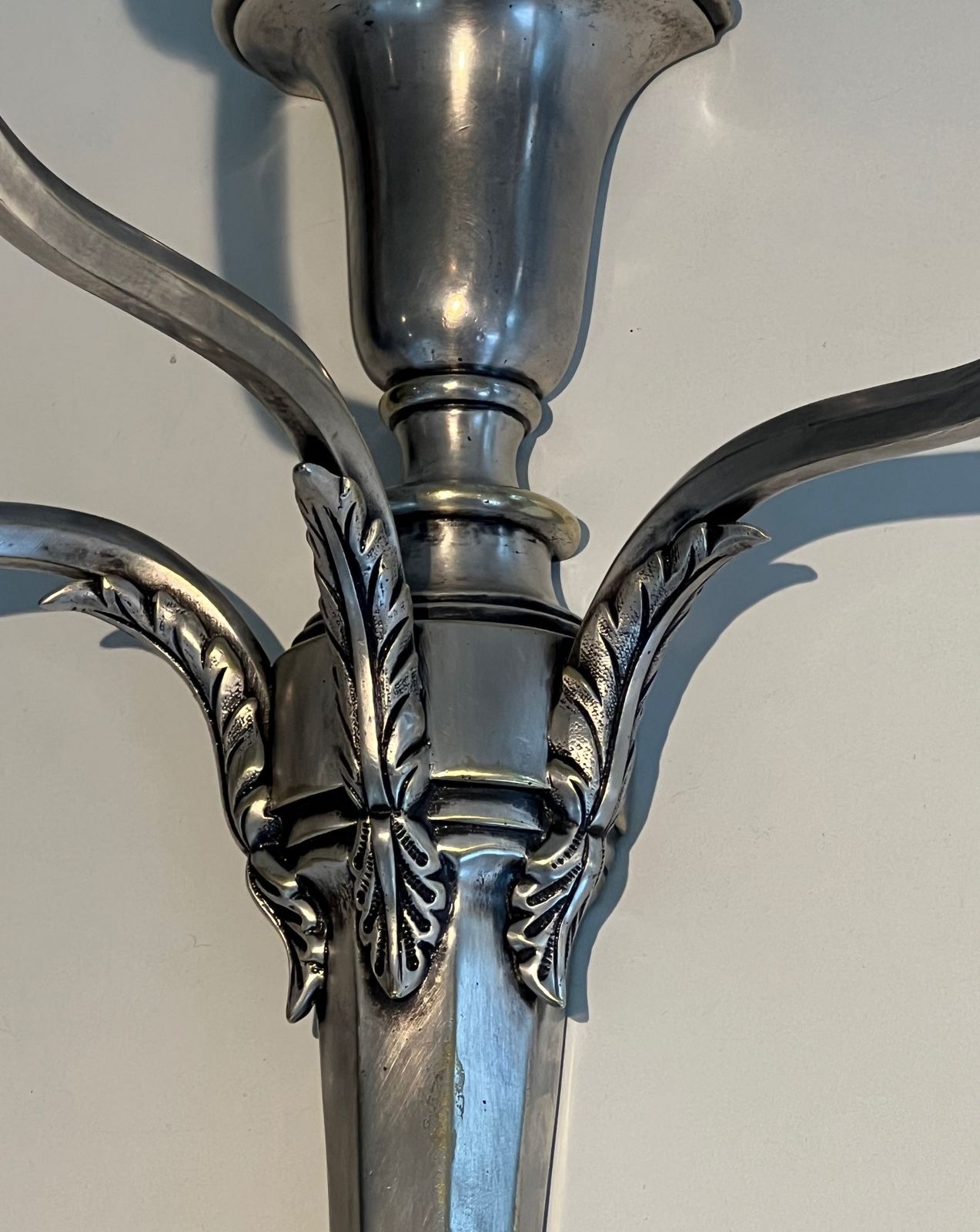 photo vintage Pair Of Large Louis XVI Style Wall Lights In Silver Metal With 3 Light Arms