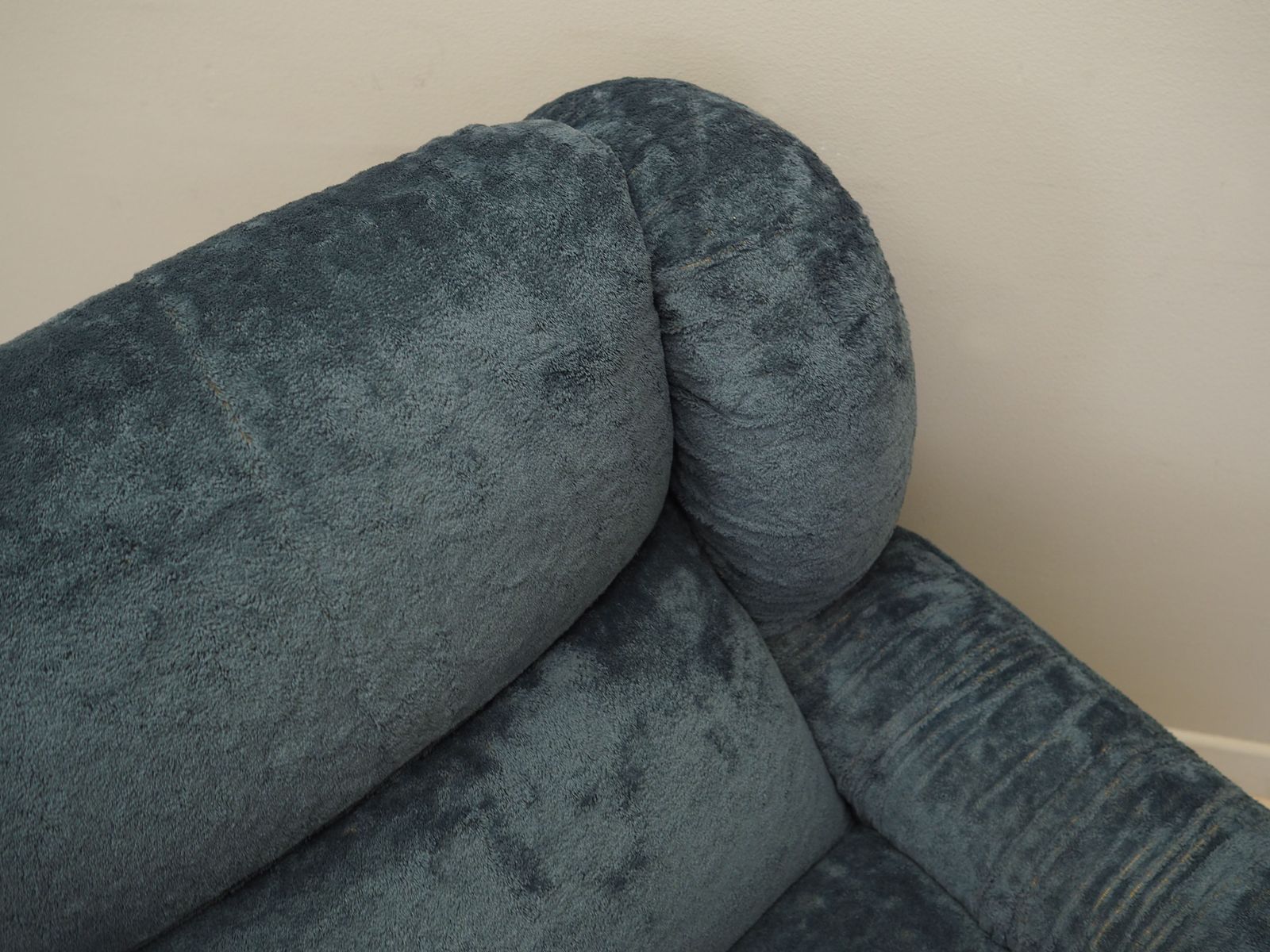 photo vinterior Navy Blue Velour Sofa, Italian Design, 1970s, Production: Italy