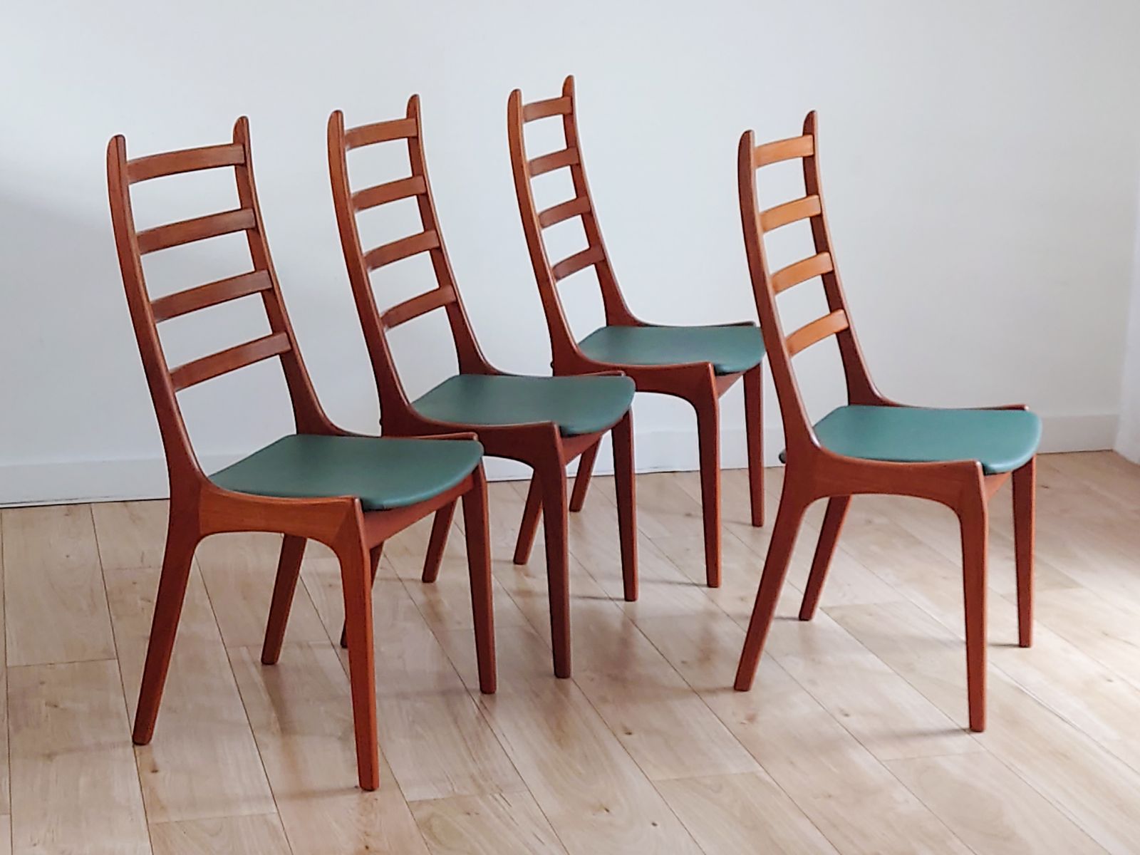Mid Century Retro Leather Danish Dining Chairs By Kai Kristiansen Set Of 4 photo 680.0