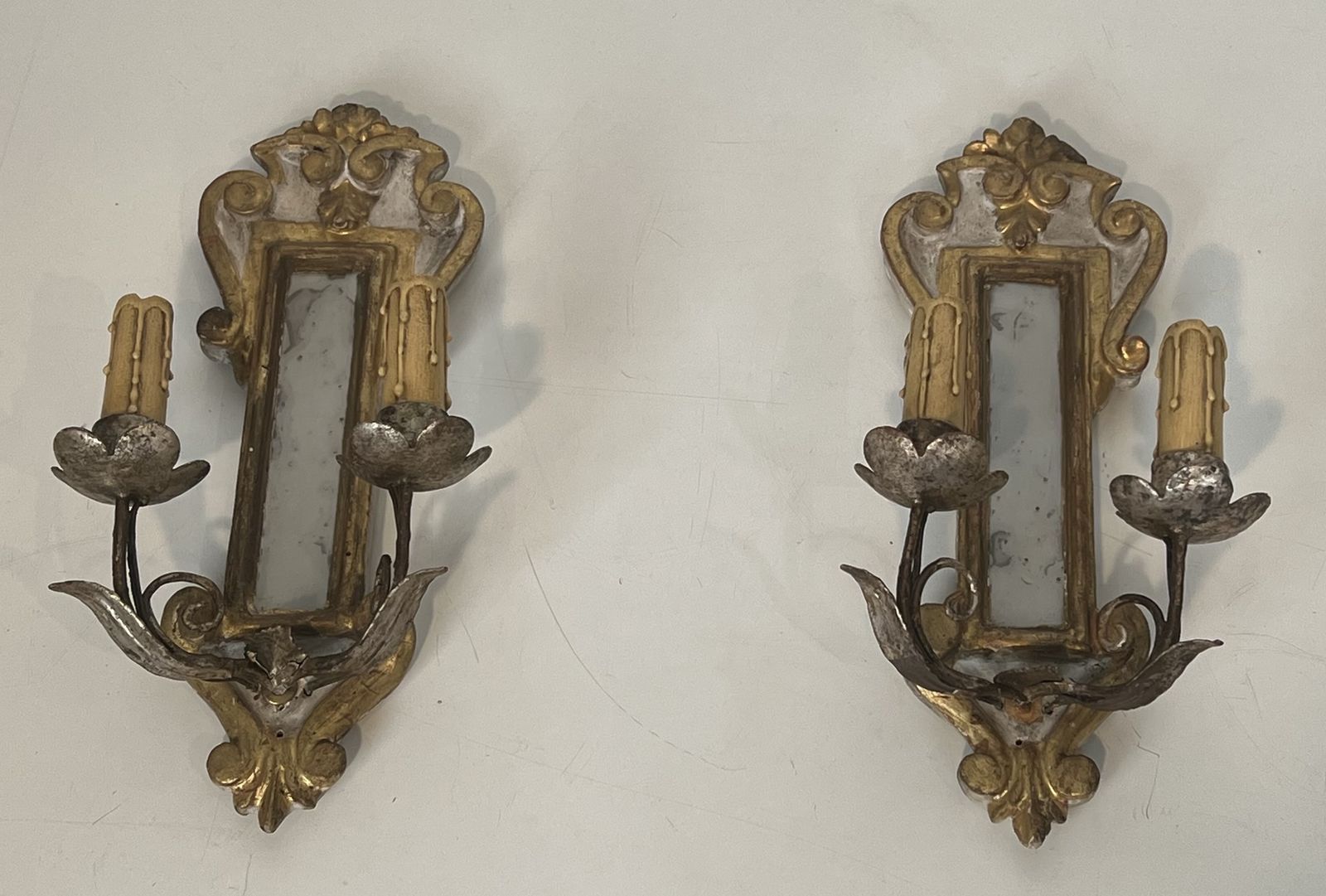 980.0 Pair Of Wall Lights In Carved Wood And Silver And Gold Patinated Metal With A Mirror In The Center photo
