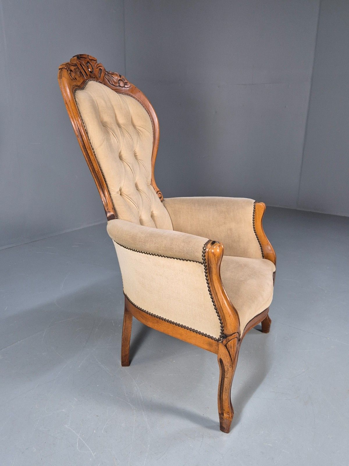 photo furniture Vintage Rococo Style Balloon Back Lounge Chair 1970s Retro Beige Eb9212 Vcar